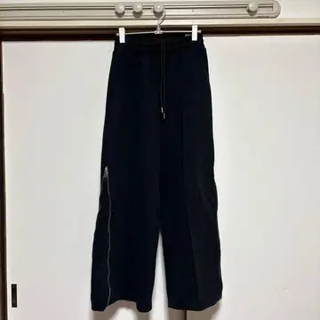 치카시츠 + 스웨트 팬츠