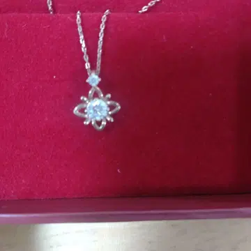 Canal 4C 꽃 모티브 목걸이