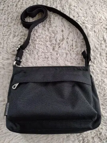 새상품급 MARGARET HOWELL Idea 숄더백 블랙