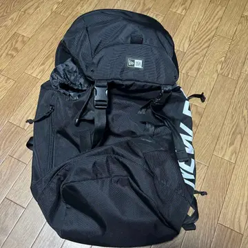 NEW ERA 블랙 백팩 대용량