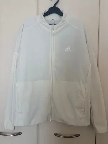 adidas 화이트 자켓 J0