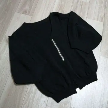 봉쥬르 사간 펄 버튼 블랙 가디건