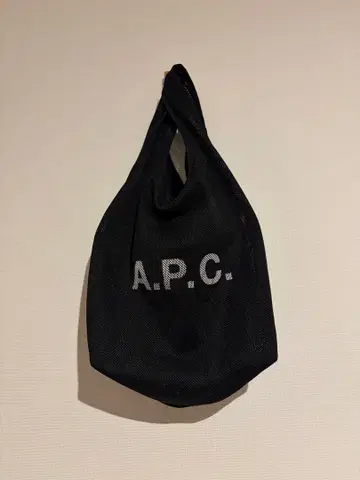 A.P.C. 메쉬 토트백 블랙