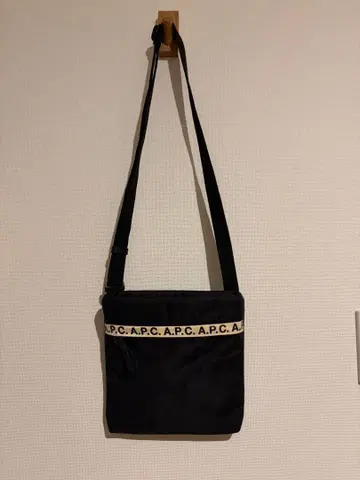 A.P.C. 블랙 숄더백