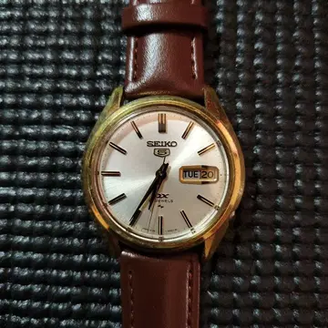 SEIKO 5 자동 시계 데이데이트