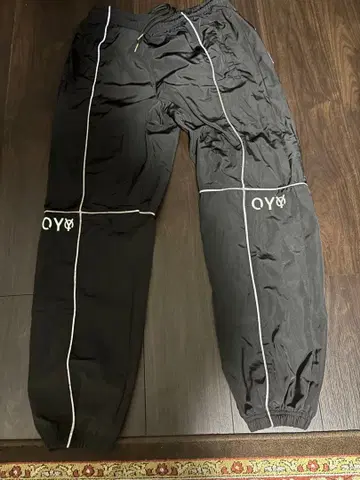 OY 카고 팬츠입니다. 얼룩 등은 거의 없는 상태입니다.