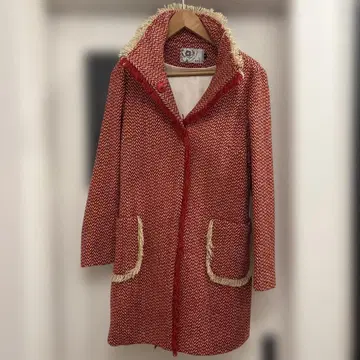 헤링본 패턴 빨간색 롱 코트
