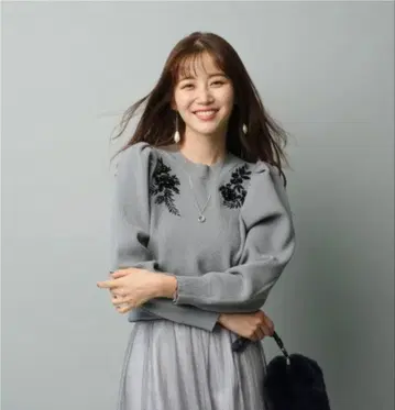 저스길리티 자수 풀오버 그레이