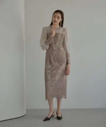 ANDRESD 다마스크 개더 드레스 베이지