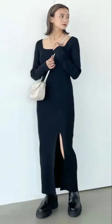 새상품급 에모다 리브 슬릿 롱 원피스