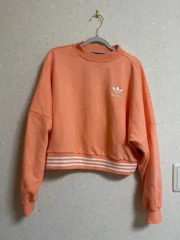 [ adidas ] Pharrell Williams 크롭 맨투맨