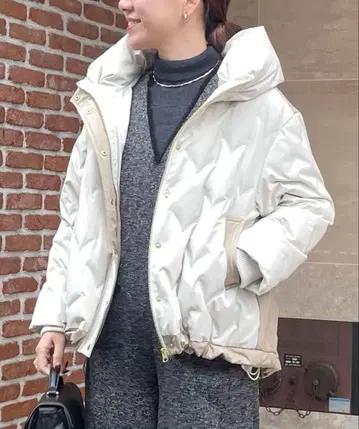 제나 에스파스 멜베이유 배색 텐트라인 다운 자켓