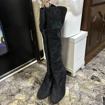 블랙 스웨이드 니하이 부츠 하이힐