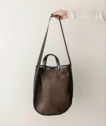 ear papillonner 메쉬 숄더백