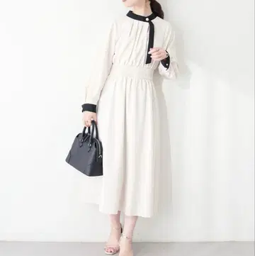 내추럴 꾸뛰르 금장 버튼 비대칭 넥 보타이 원피스