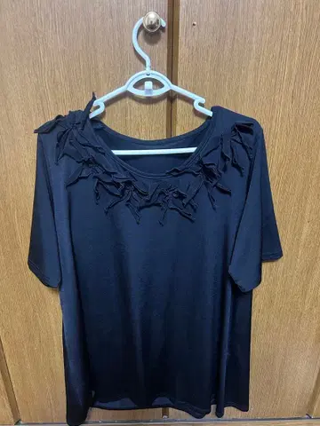 블랙 프린지 장식 반팔 T셔츠