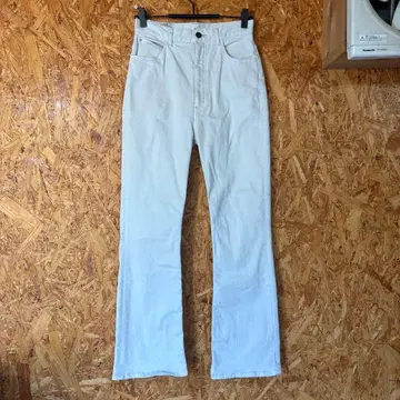 PICCADILLY 화이트 부츠컷 데님 일본제 하이웨스트