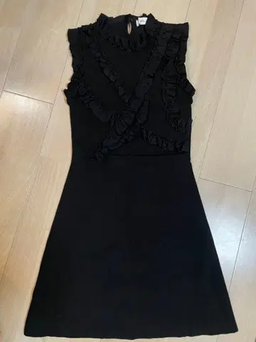 ZARA KNIT 블랙 슬리브리스 프릴 미니 원피스