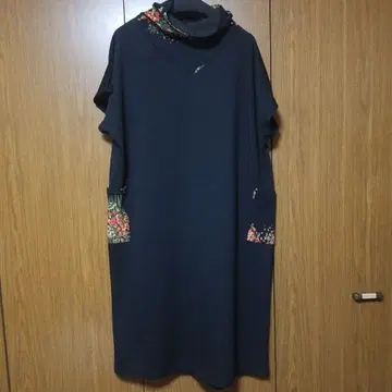 플라워 무늬 포켓 부착 티셔츠 원피스