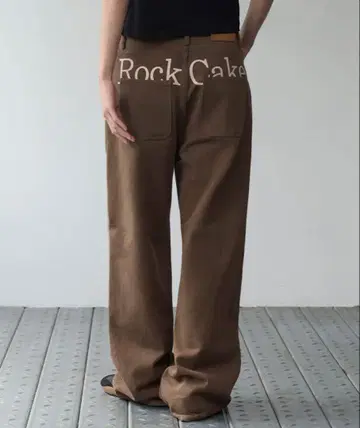 ROCKCAKE Lettering Hide Pants - Brown
