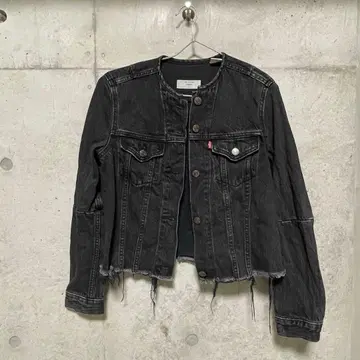 Levi's 블랙 데님 자켓 크롭 기장 데미지