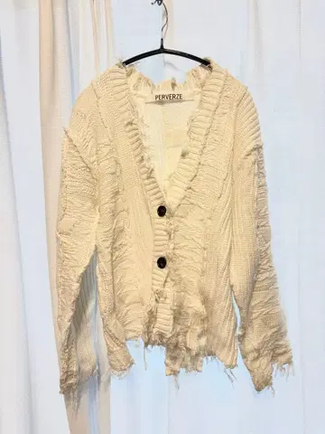 PERVERZE 프린지 아이보리 가디건