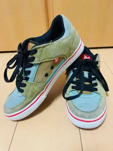 THE SEVENTH LETTER x VOX 콜라보 스니커즈