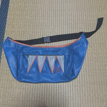 가죽 바디백