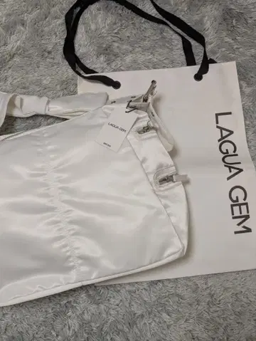 LAGUA GEM 화이트 새틴 숄더백