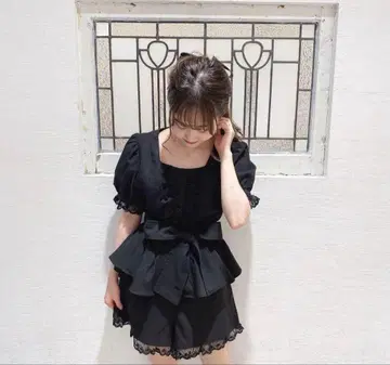 에블린 플라켓 프릴 셋업 블랙