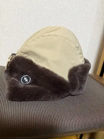 베이지 플라이트 캡 플리스 포함