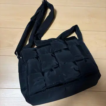 블랙 퀼팅 숄더백