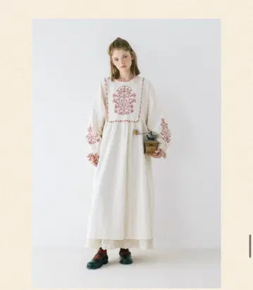 배색 자수 원피스