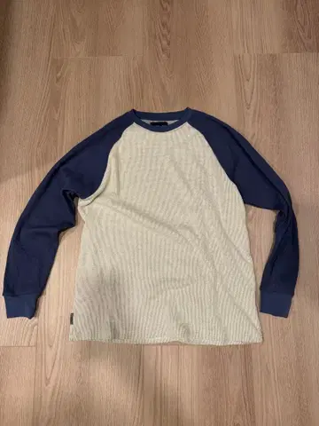 PROV L 베이지/네이비 긴팔 티셔츠