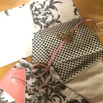 앤티크 순수 실크 마죠리카 오메시 대담한 럭셔리 반짝이는 고딕 플라워