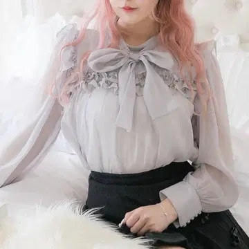 pium 스퀘어 프릴 시어 라메 블라우스 블루 그레이