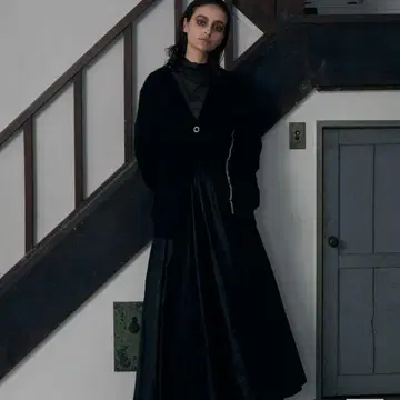 Theodoric.dy 이소재 절개 체인 가디건