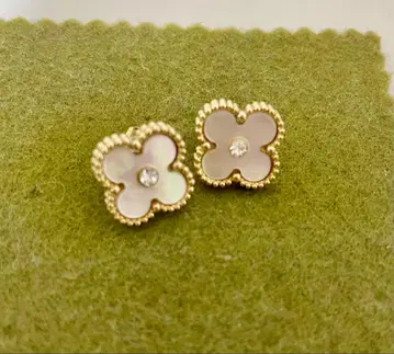 네잎클로버 모양 귀걸이