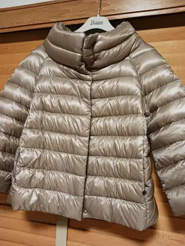 새상품급 HERNO SOFIA 헬노 소피아 다운 자켓 36