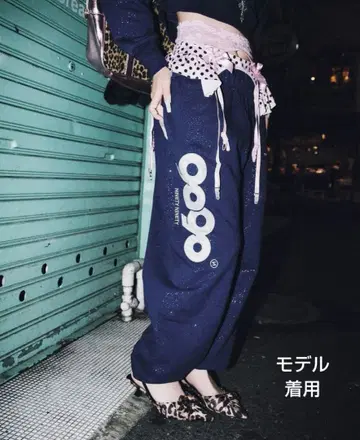 [ 새상품:미개봉 ] 9090girl 라메 팬츠 네이비 맨투맨만