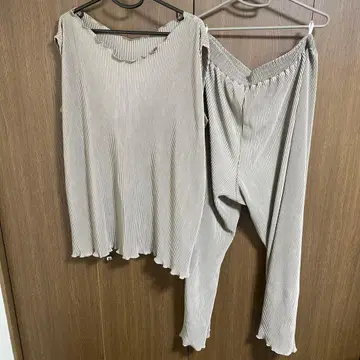 플리츠 소재 셋업 탱크탑