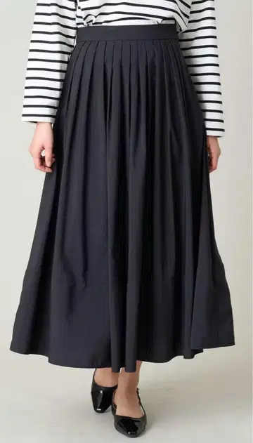 a.v.v [ M ] 멀티 턱 플레어 스커트 블랙 얇은 소재 여성용