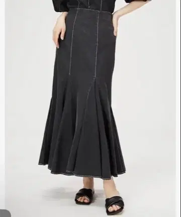 SNIDEL 다크 그레이 플레어 스커트 SWFO222052