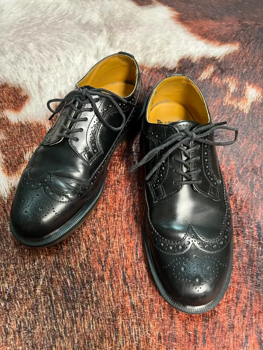 닥터마틴 3989 브로그 윙팁 로퍼 41 (260)블랙 브랜드 중고거래