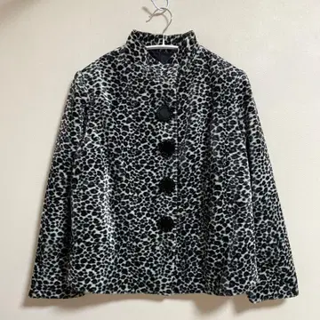 피코트 애니멀 표범 무늬 프론트 버튼