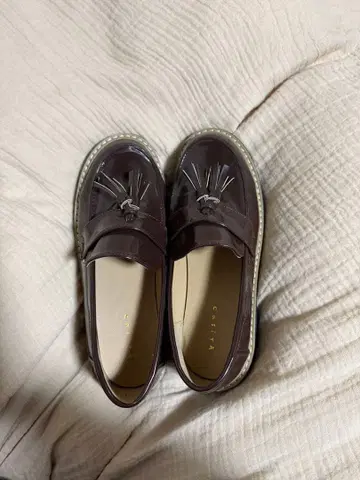 태슬 장식 다크 브라운 로퍼