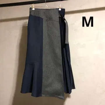 새상품급 유나이티드 도쿄 사이드 플리츠 콤비 스커트 네이비