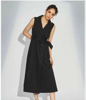 Diagram 컷 아웃 트렌치 슬리브리스 원피스