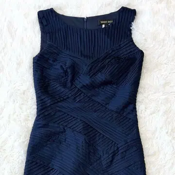 새상품급 TADASHI SHOJI 플리츠 디자인 드레스 XS 네이비