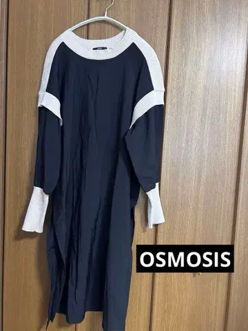 오즈모시스 OSMOSIS 이소재 절개 블라우스 블랙 화이트